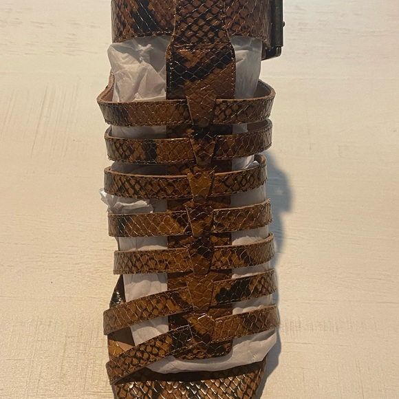 Vionic Brand New In Box-Sz-7.5 - Picture 10 of 14